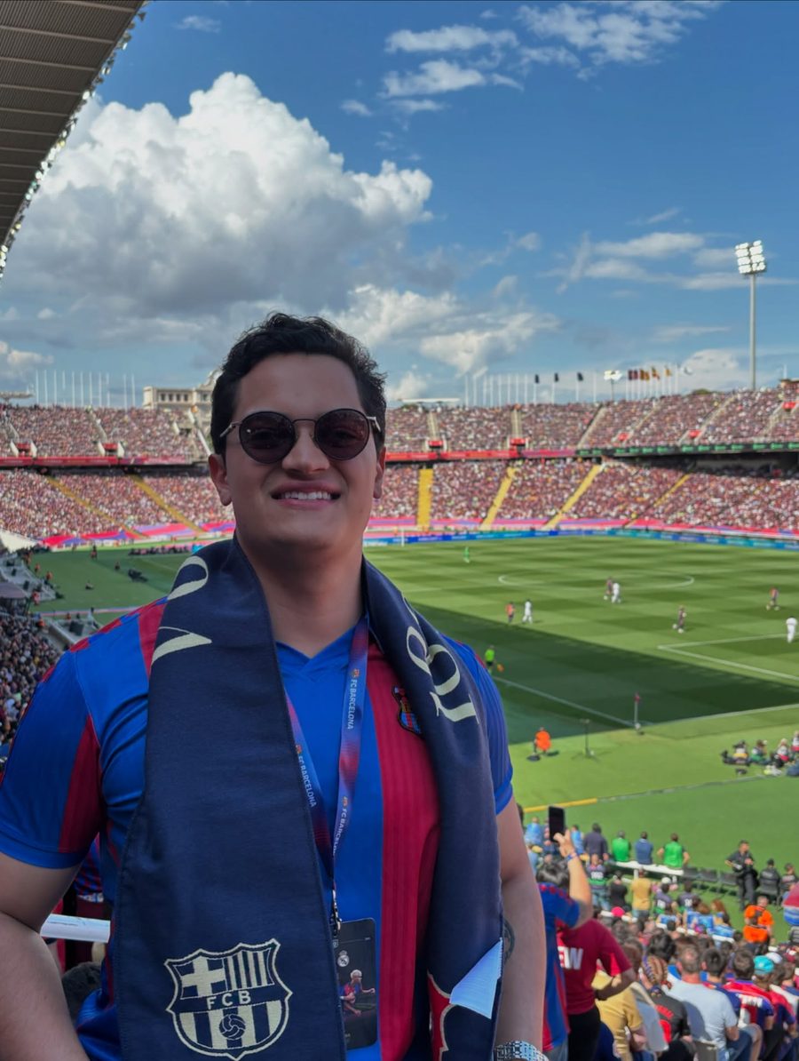 Renan no estádio em Barcelona